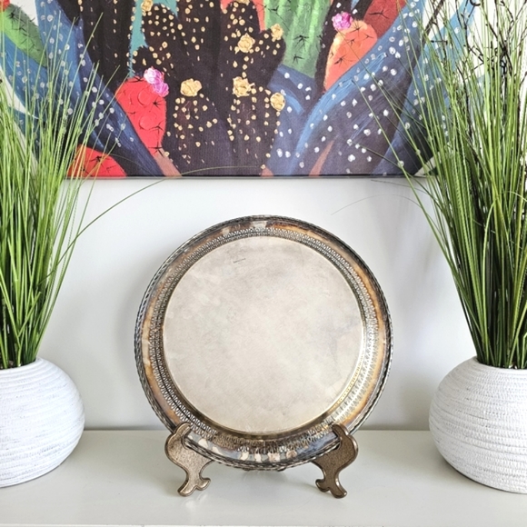 Antique WM Rogers Silver Plate Round Tray 4172, Round Serving Tray, Aged Patina - Picture 3 of 15